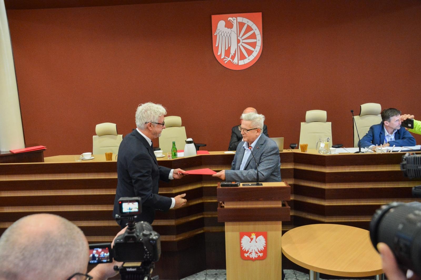 Zdjęcie w galerii na portalu naszraciborz.pl: Jacek Wojciechowicz złożył ślubowanie. Zdradził, jakie będą pierwsze działania wiadomości z regionu