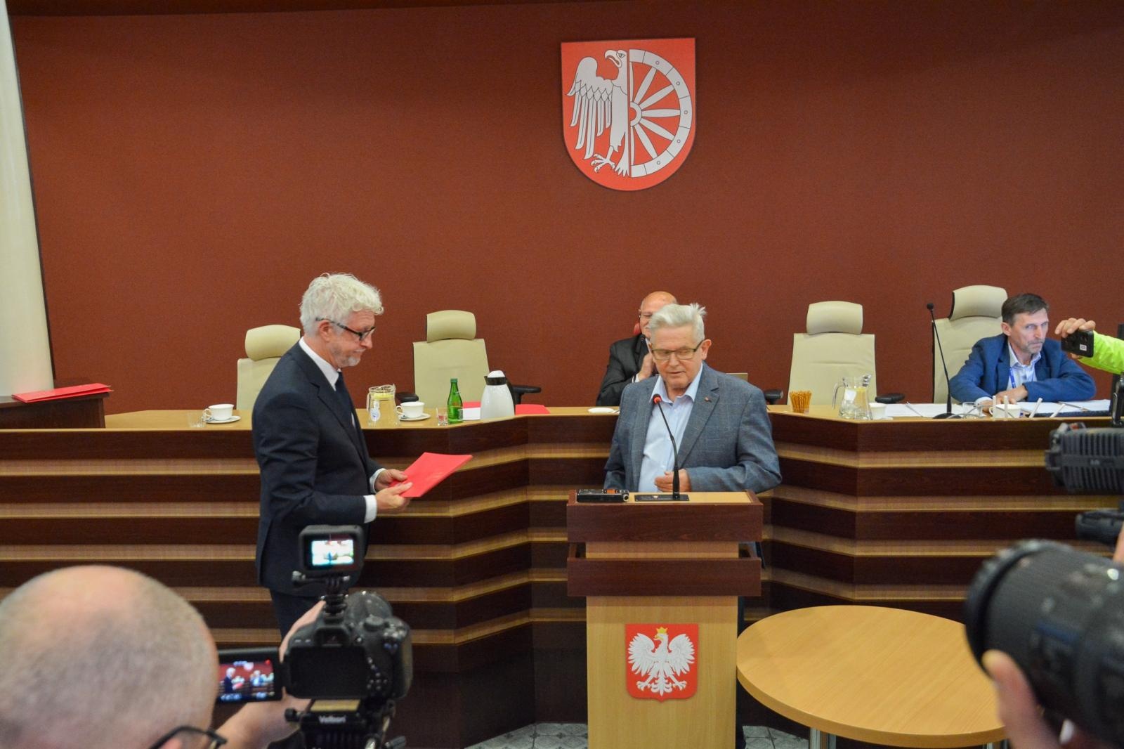 Zdjęcie w galerii na portalu naszraciborz.pl: Jacek Wojciechowicz złożył ślubowanie. Zdradził, jakie będą pierwsze działania wiadomości z regionu
