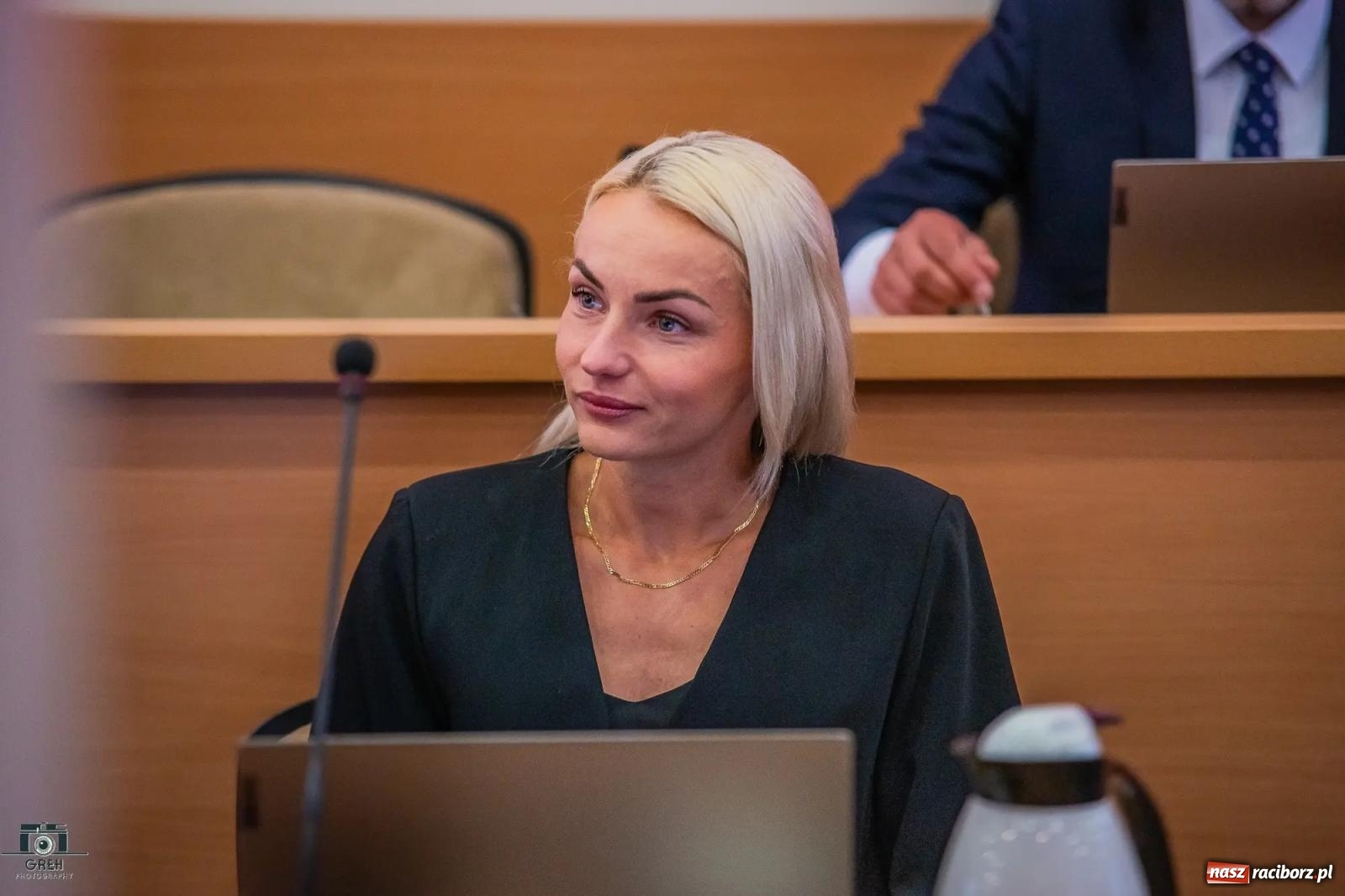 Zdjęcie w galerii na portalu naszraciborz.pl: Justyna Święty-Ersetic złożyła ślubowanie, Mirosław Lenk szefem rady. Rządząca większość podzieliła komisje wiadomości z regionu