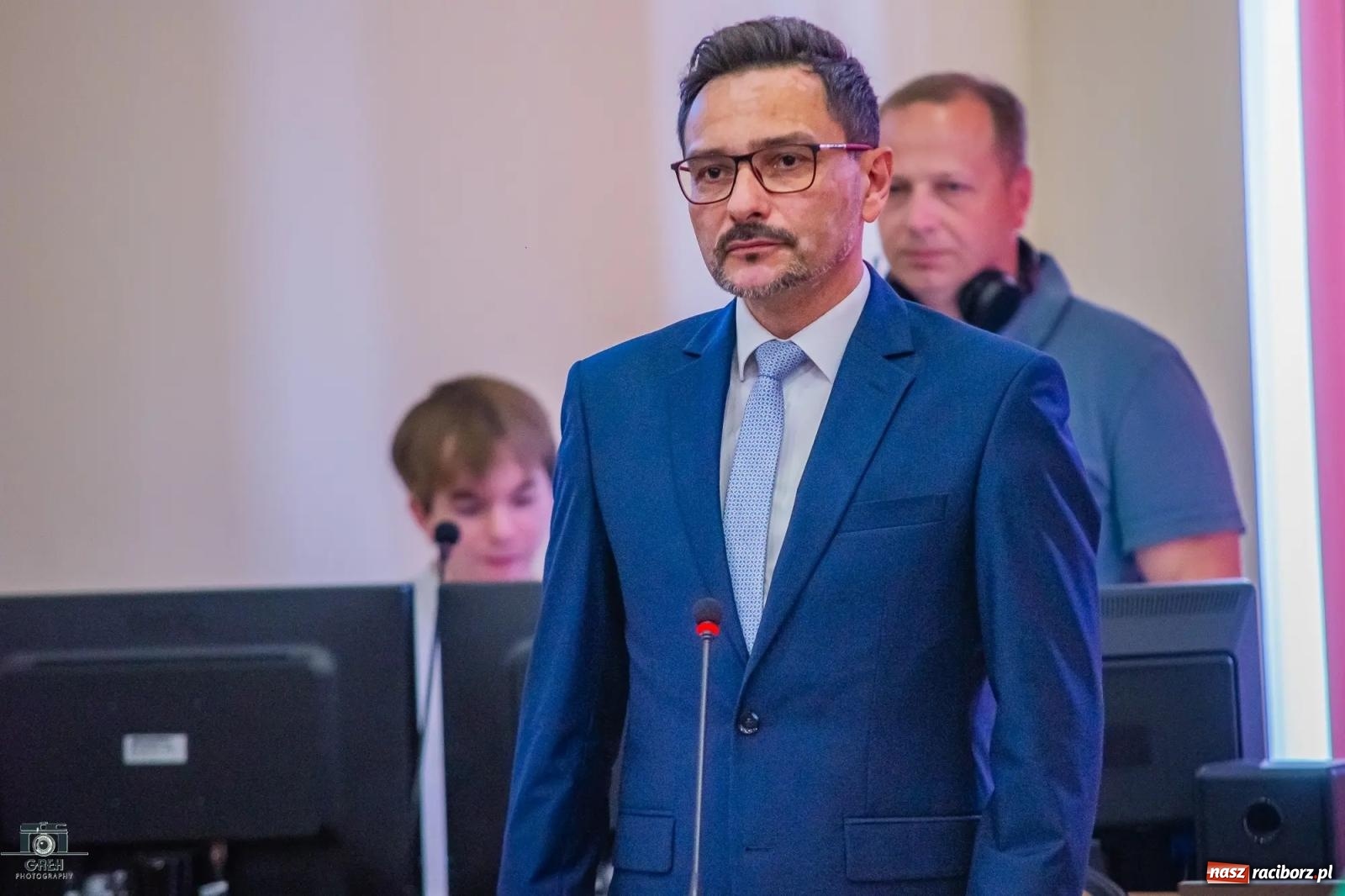 Zdjęcie w galerii na portalu naszraciborz.pl: Justyna Święty-Ersetic złożyła ślubowanie, Mirosław Lenk szefem rady. Rządząca większość podzieliła komisje wiadomości z regionu