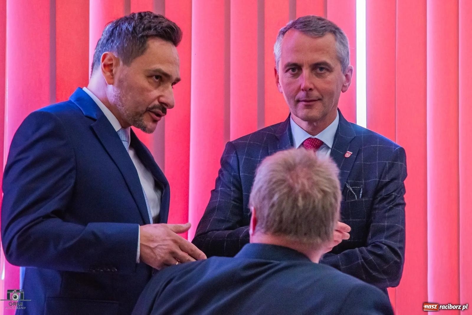 Zdjęcie w galerii na portalu naszraciborz.pl: Justyna Święty-Ersetic złożyła ślubowanie, Mirosław Lenk szefem rady. Rządząca większość podzieliła komisje wiadomości z regionu