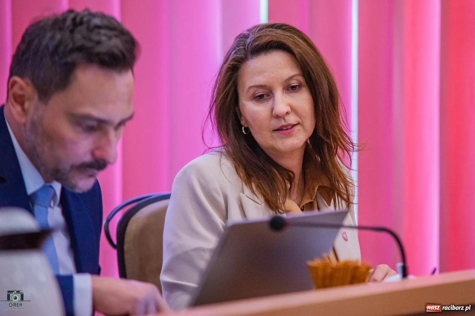 Zdjęcie w galerii na portalu naszraciborz.pl: Justyna Święty-Ersetic złożyła ślubowanie, Mirosław Lenk szefem rady. Rządząca większość podzieliła komisje wiadomości z regionu