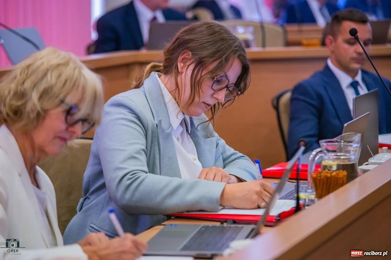 Zdjęcie w galerii na portalu naszraciborz.pl: Justyna Święty-Ersetic złożyła ślubowanie, Mirosław Lenk szefem rady. Rządząca większość podzieliła komisje wiadomości z regionu