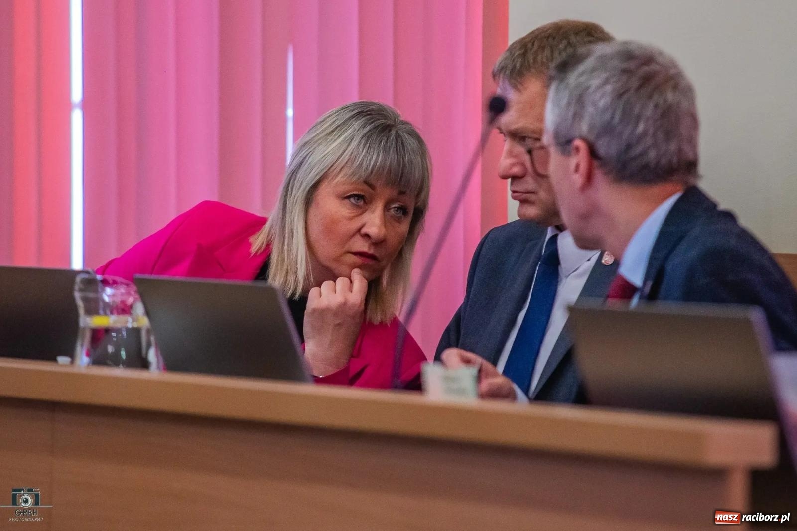 Zdjęcie w galerii na portalu naszraciborz.pl: Justyna Święty-Ersetic złożyła ślubowanie, Mirosław Lenk szefem rady. Rządząca większość podzieliła komisje wiadomości z regionu