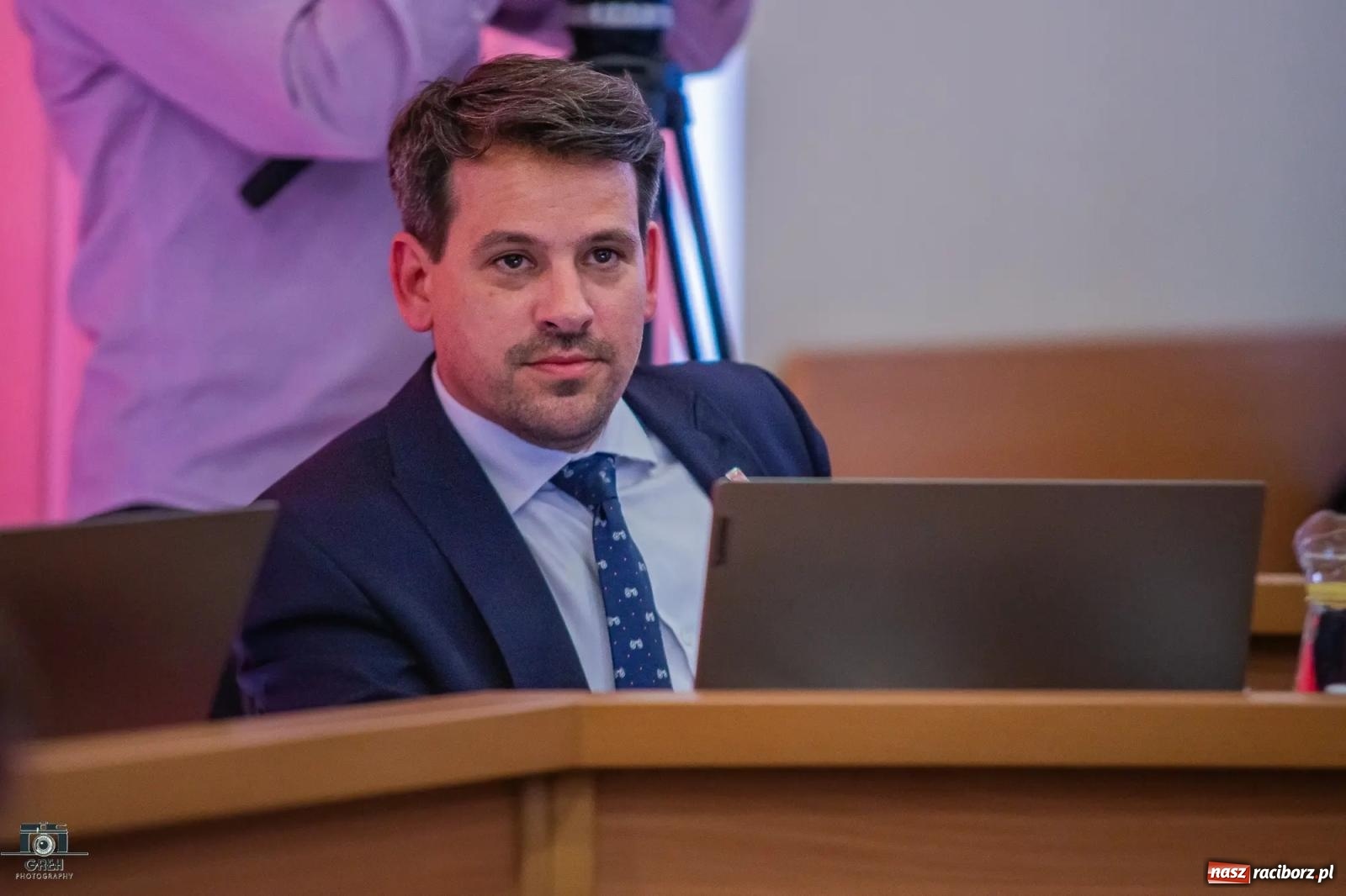 Zdjęcie w galerii na portalu naszraciborz.pl: Justyna Święty-Ersetic złożyła ślubowanie, Mirosław Lenk szefem rady. Rządząca większość podzieliła komisje wiadomości z regionu