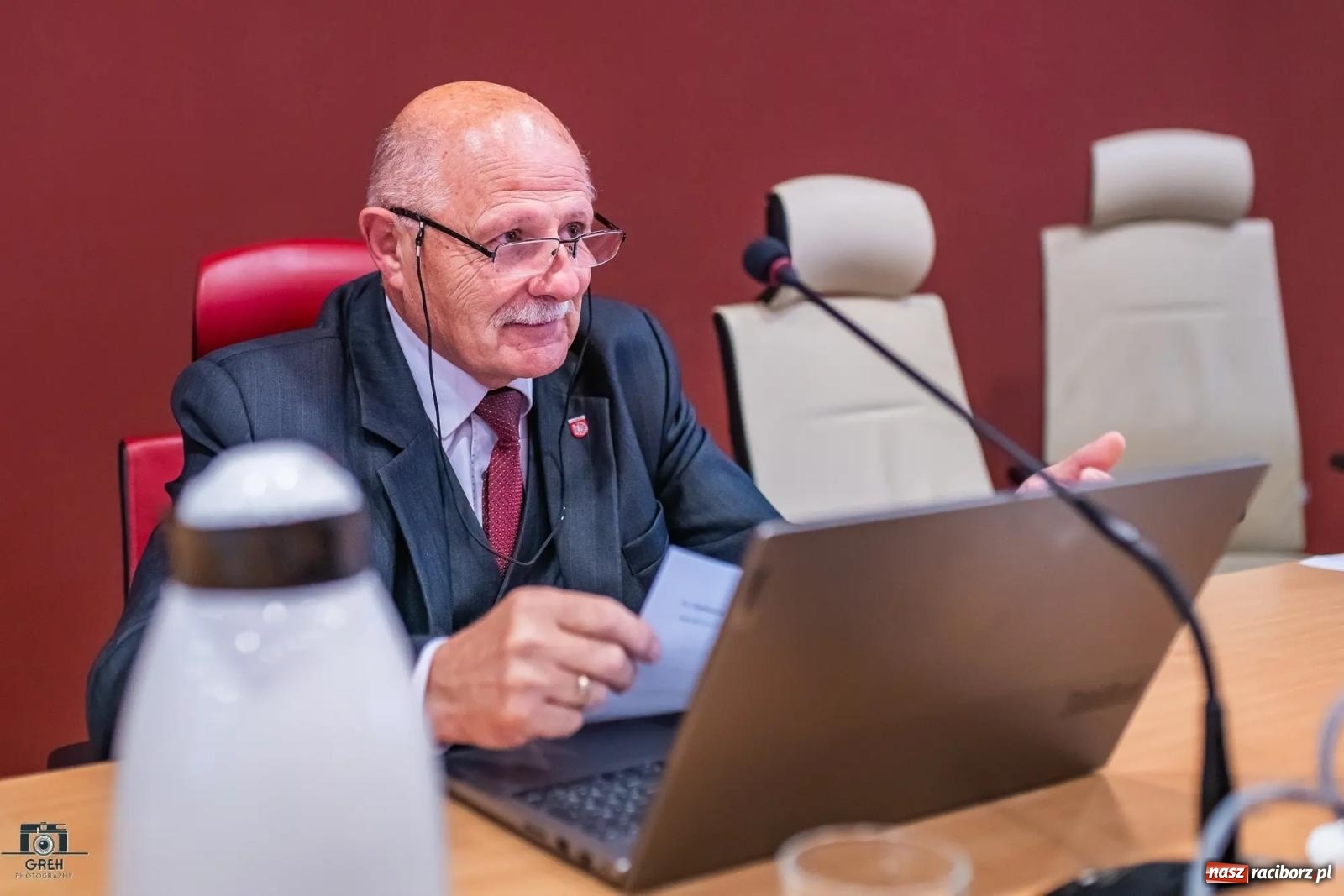 Zdjęcie w galerii na portalu naszraciborz.pl: Justyna Święty-Ersetic złożyła ślubowanie, Mirosław Lenk szefem rady. Rządząca większość podzieliła komisje wiadomości z regionu