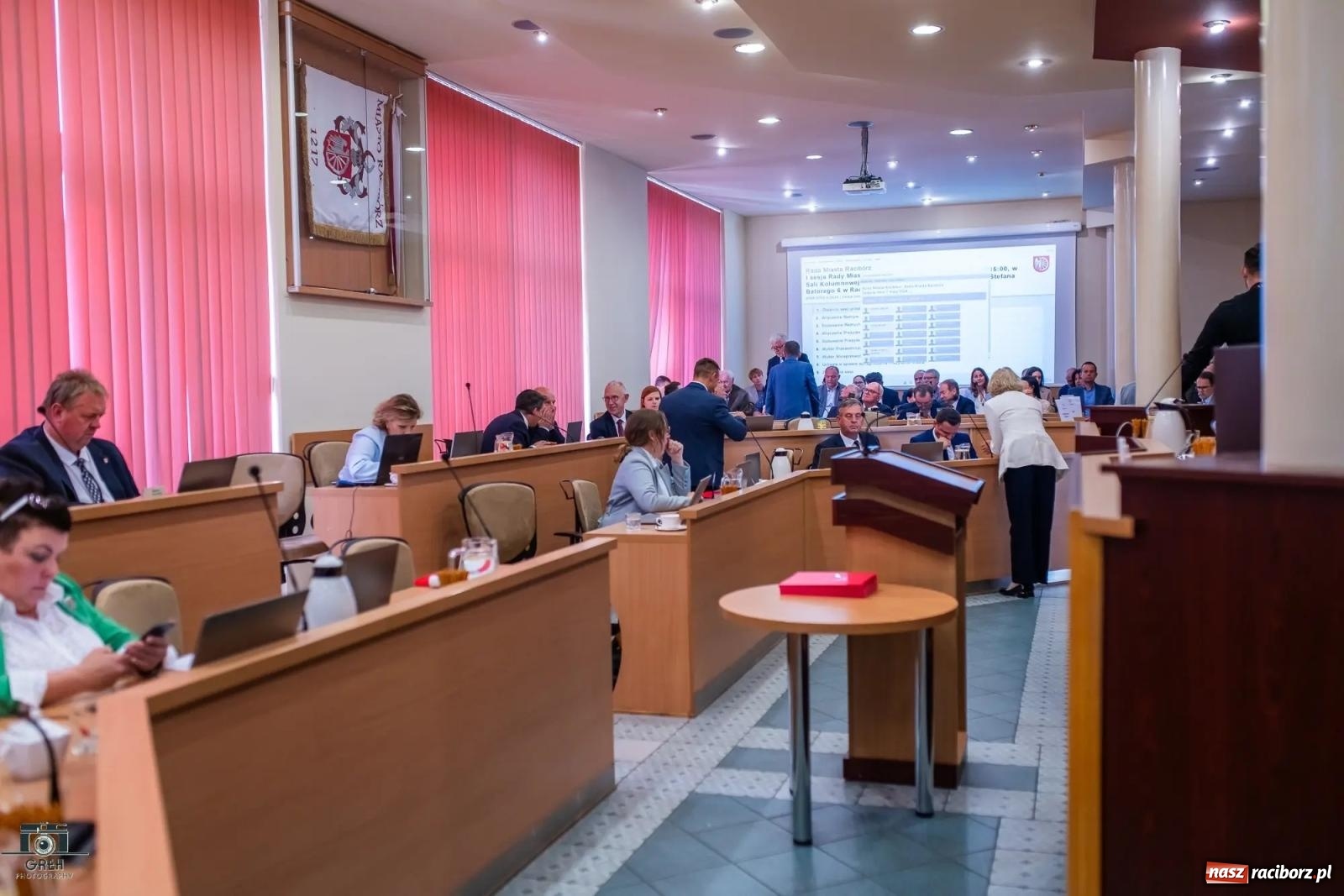 Zdjęcie w galerii na portalu naszraciborz.pl: Justyna Święty-Ersetic złożyła ślubowanie, Mirosław Lenk szefem rady. Rządząca większość podzieliła komisje wiadomości z regionu