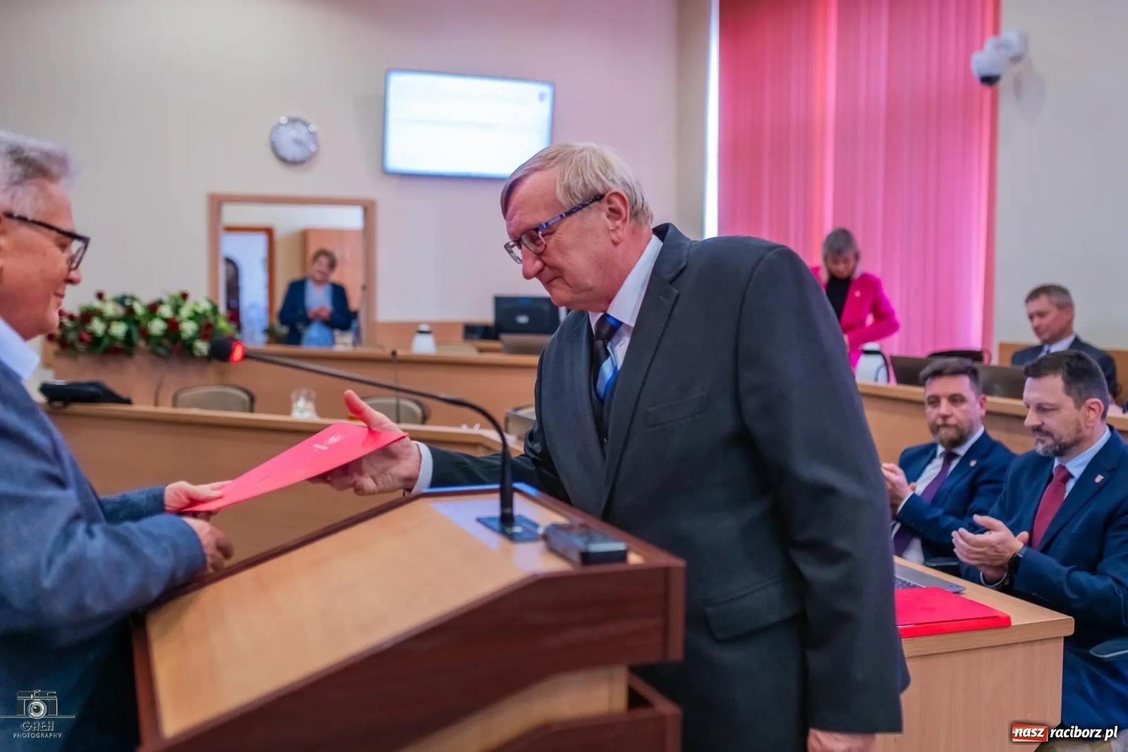 Zdjęcie w galerii na portalu naszraciborz.pl: Justyna Święty-Ersetic złożyła ślubowanie, Mirosław Lenk szefem rady. Rządząca większość podzieliła komisje wiadomości z regionu