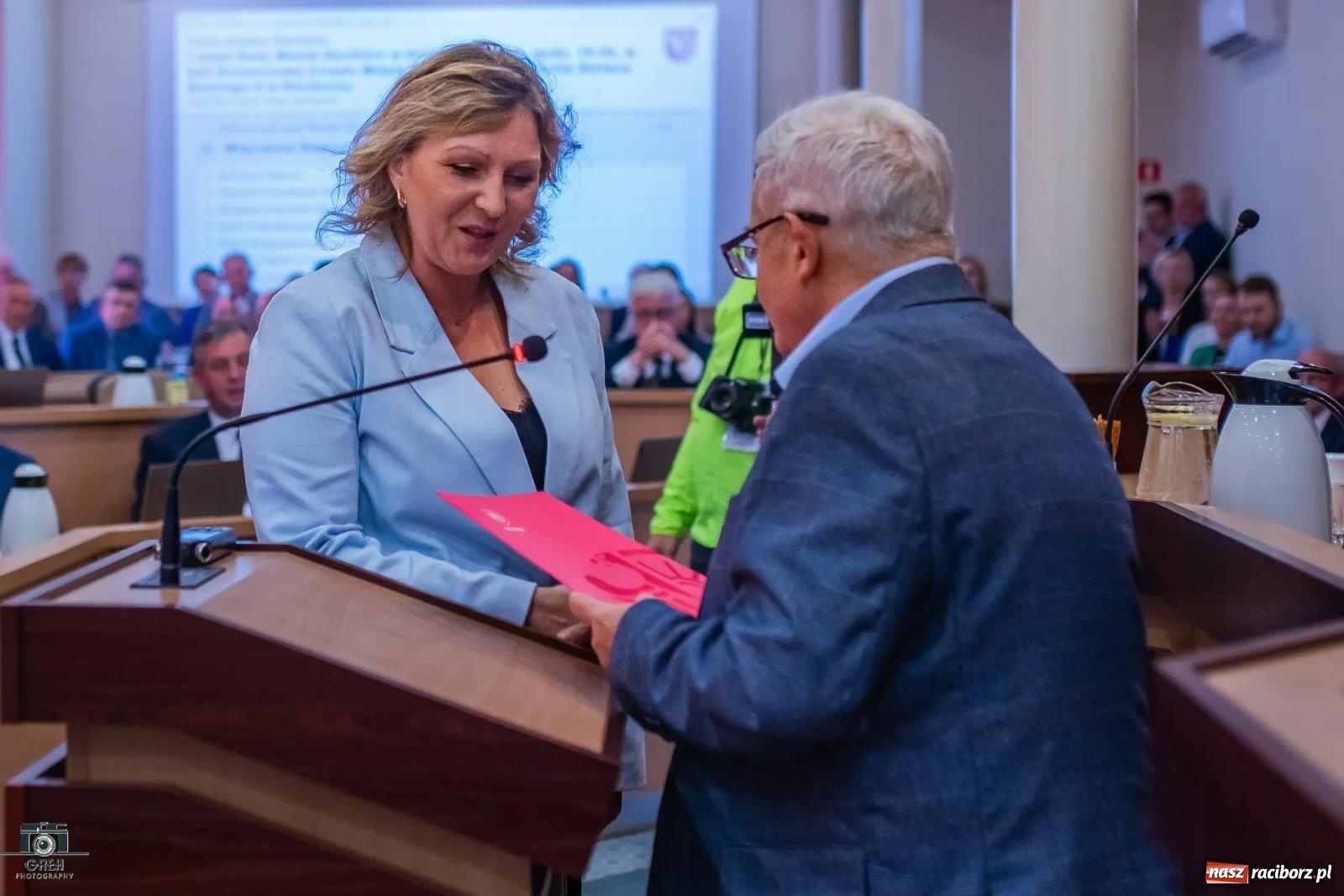 Zdjęcie w galerii na portalu naszraciborz.pl: Justyna Święty-Ersetic złożyła ślubowanie, Mirosław Lenk szefem rady. Rządząca większość podzieliła komisje wiadomości z regionu