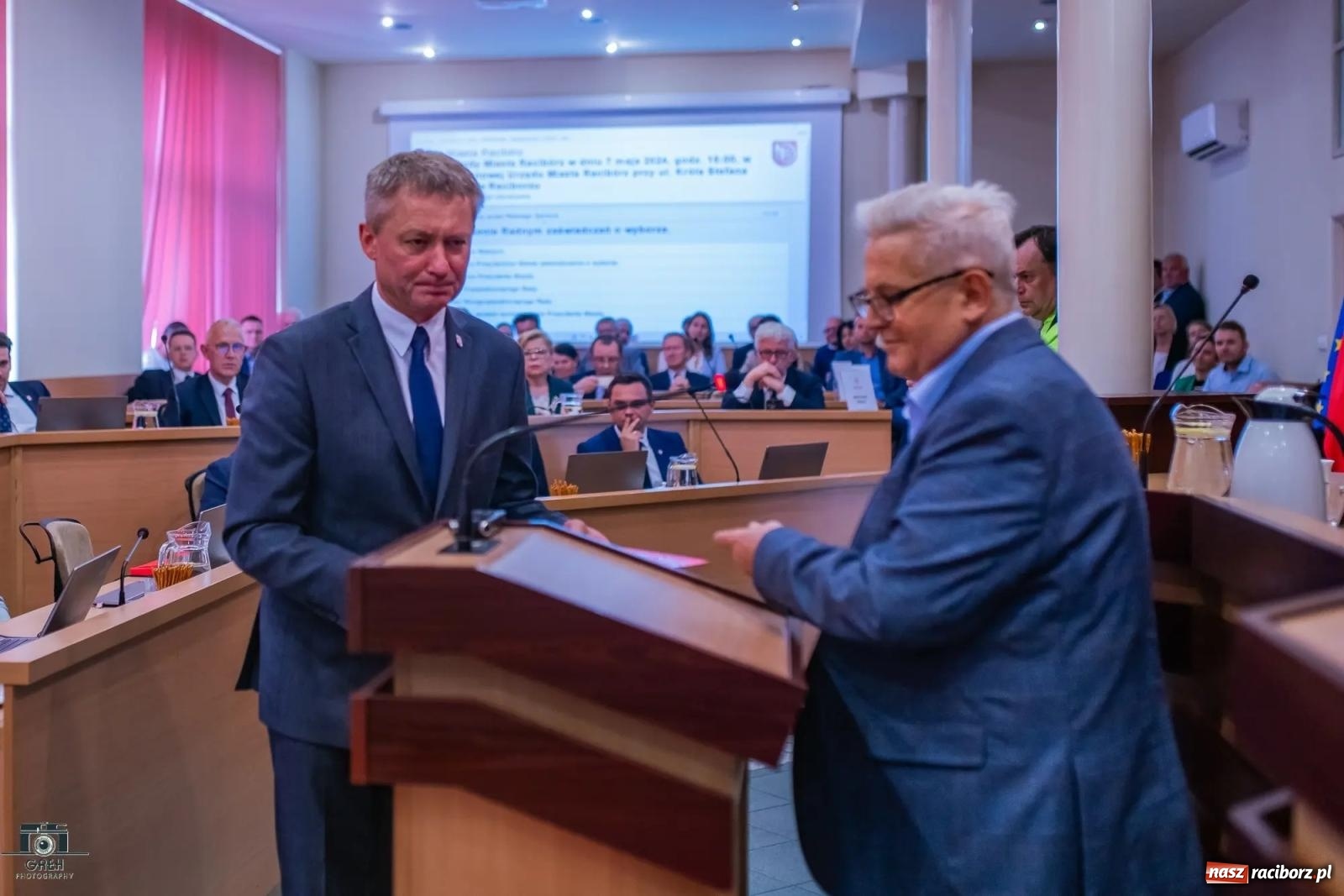 Zdjęcie w galerii na portalu naszraciborz.pl: Justyna Święty-Ersetic złożyła ślubowanie, Mirosław Lenk szefem rady. Rządząca większość podzieliła komisje wiadomości z regionu