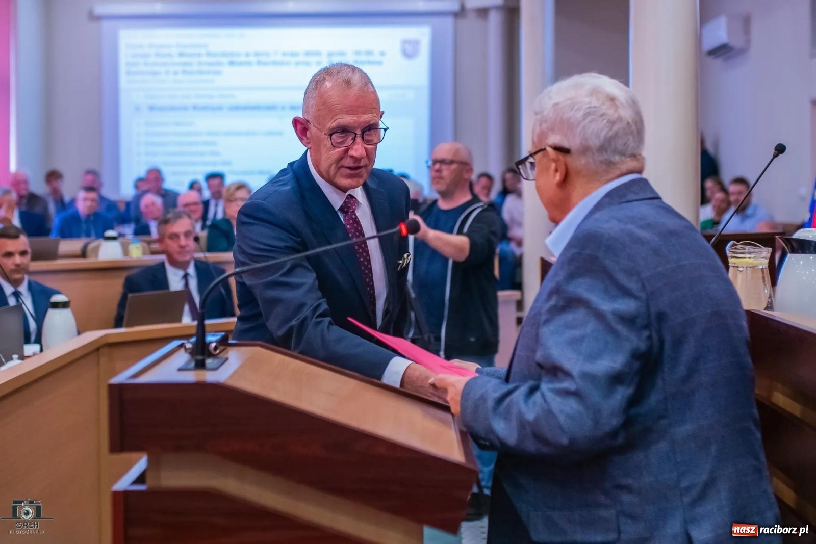 Zdjęcie w galerii na portalu naszraciborz.pl: Justyna Święty-Ersetic złożyła ślubowanie, Mirosław Lenk szefem rady. Rządząca większość podzieliła komisje wiadomości z regionu