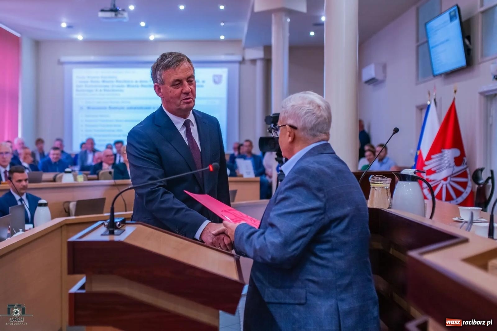 Zdjęcie w galerii na portalu naszraciborz.pl: Justyna Święty-Ersetic złożyła ślubowanie, Mirosław Lenk szefem rady. Rządząca większość podzieliła komisje wiadomości z regionu