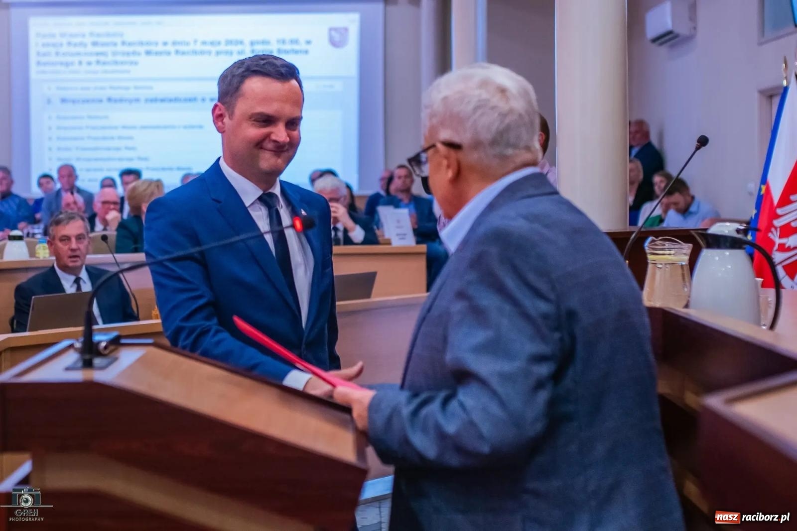 Zdjęcie w galerii na portalu naszraciborz.pl: Justyna Święty-Ersetic złożyła ślubowanie, Mirosław Lenk szefem rady. Rządząca większość podzieliła komisje wiadomości z regionu