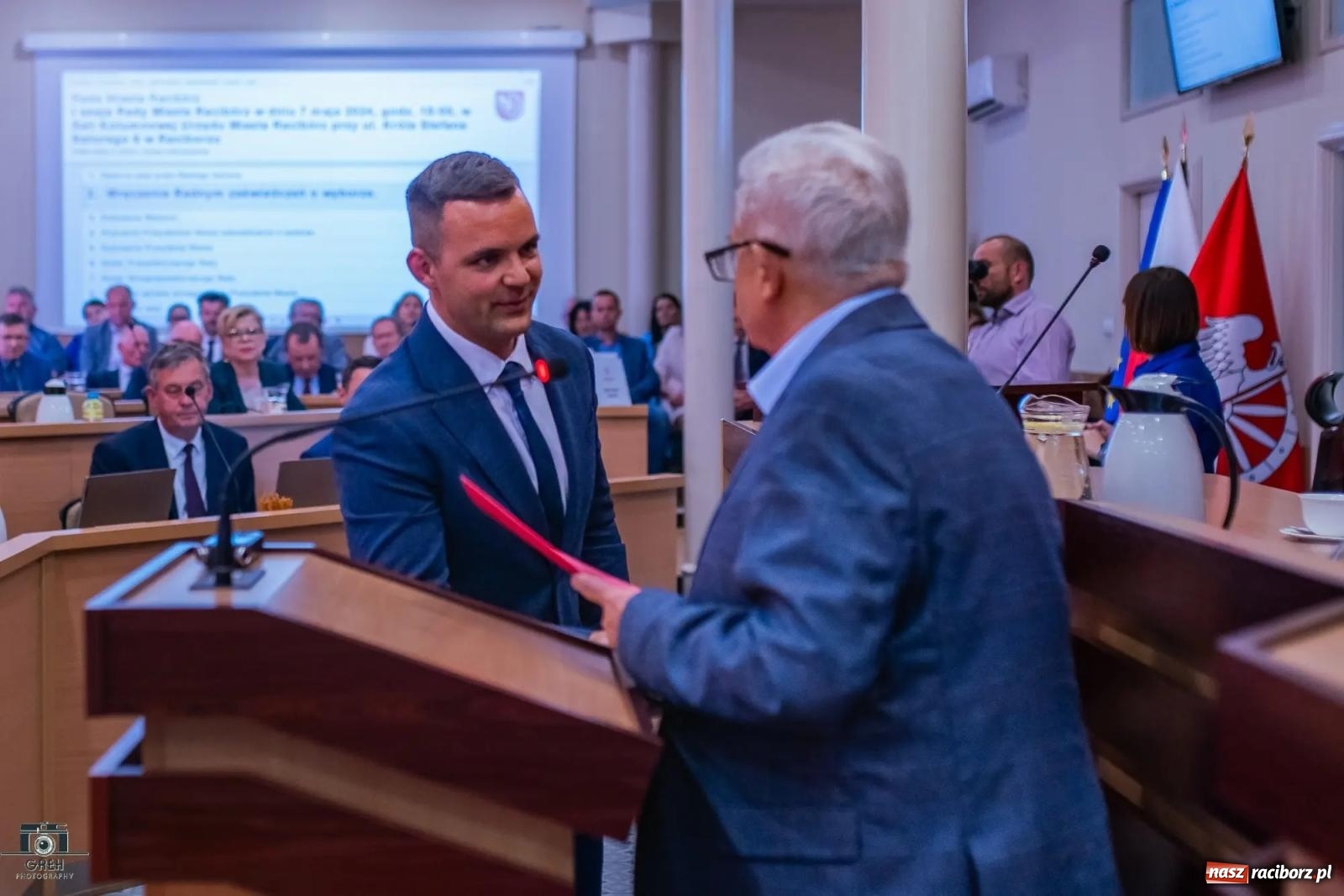 Zdjęcie w galerii na portalu naszraciborz.pl: Justyna Święty-Ersetic złożyła ślubowanie, Mirosław Lenk szefem rady. Rządząca większość podzieliła komisje wiadomości z regionu