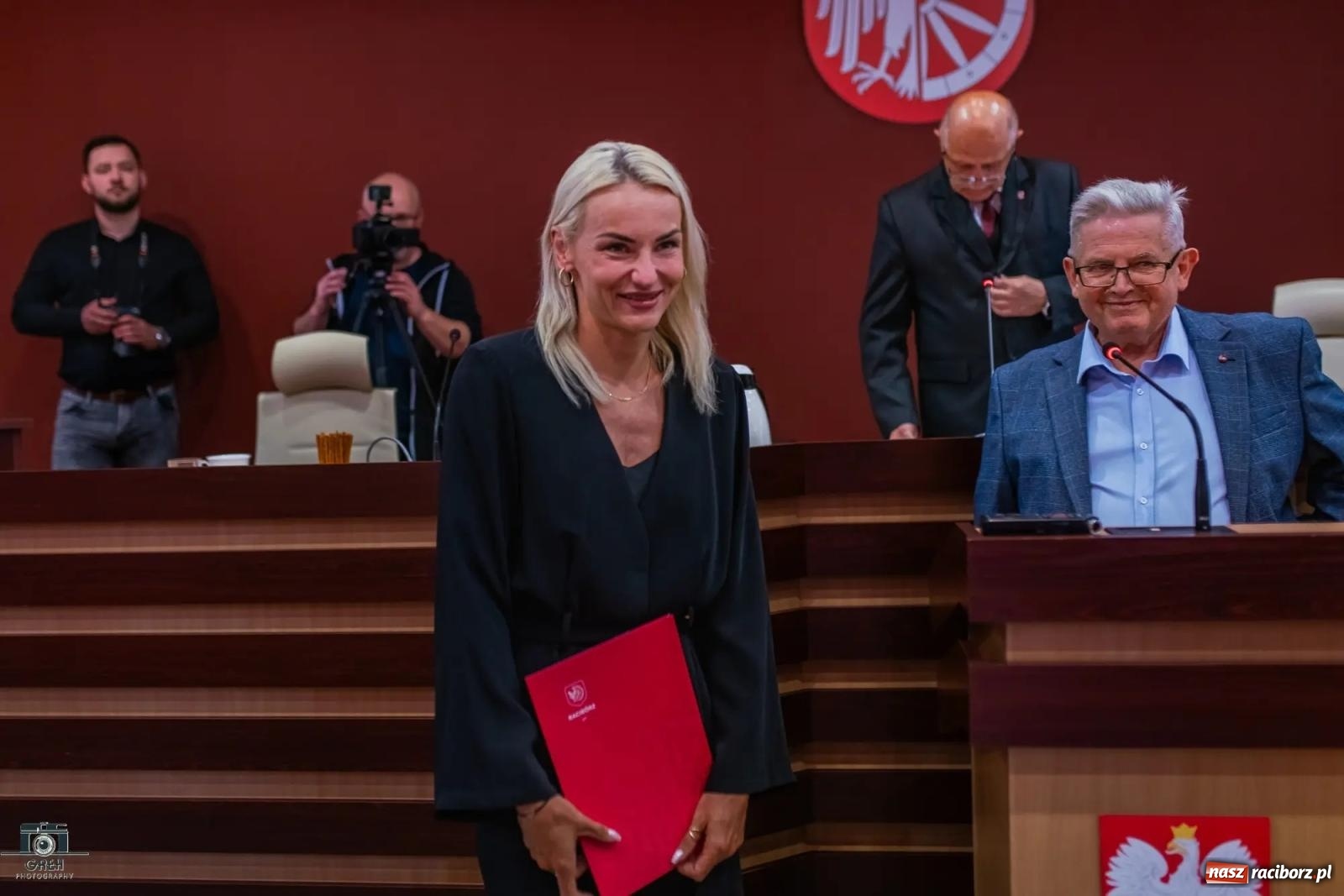 Zdjęcie w galerii na portalu naszraciborz.pl: Justyna Święty-Ersetic złożyła ślubowanie, Mirosław Lenk szefem rady. Rządząca większość podzieliła komisje wiadomości z regionu
