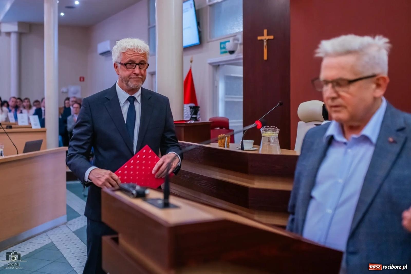 Zdjęcie w galerii na portalu naszraciborz.pl: Justyna Święty-Ersetic złożyła ślubowanie, Mirosław Lenk szefem rady. Rządząca większość podzieliła komisje wiadomości z regionu