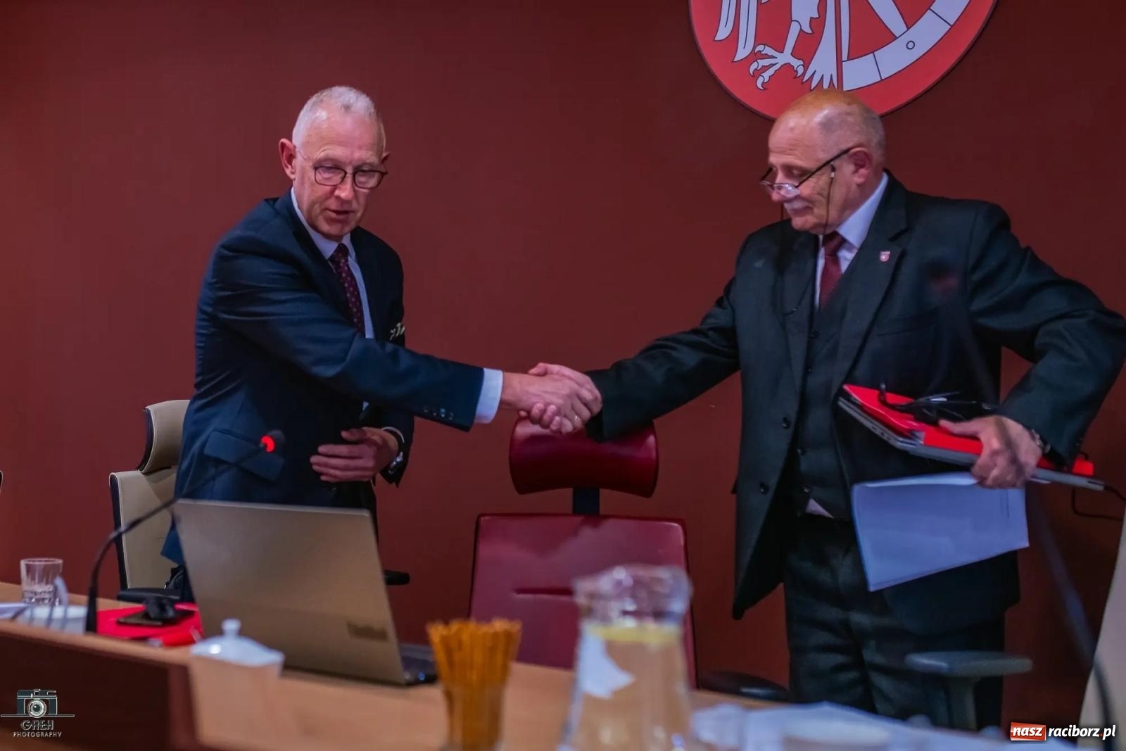 Zdjęcie w galerii na portalu naszraciborz.pl: Justyna Święty-Ersetic złożyła ślubowanie, Mirosław Lenk szefem rady. Rządząca większość podzieliła komisje wiadomości z regionu