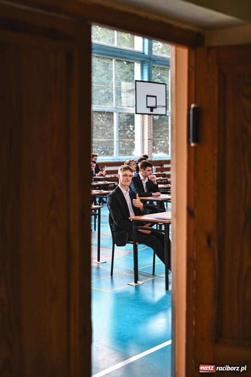 Zdjęcie w galerii na portalu naszraciborz.pl: Matura w raciborskim Mechaniku wiadomości z regionu