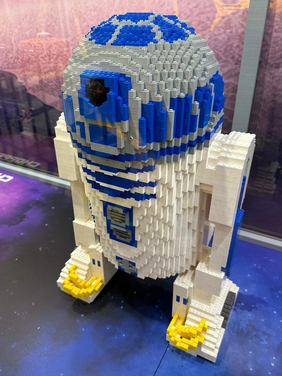 Zdjęcie w galerii na portalu naszraciborz.pl: Supermodel inspirowany Sokołem Millenium wylądował w Gliwicach wiadomości z regionu