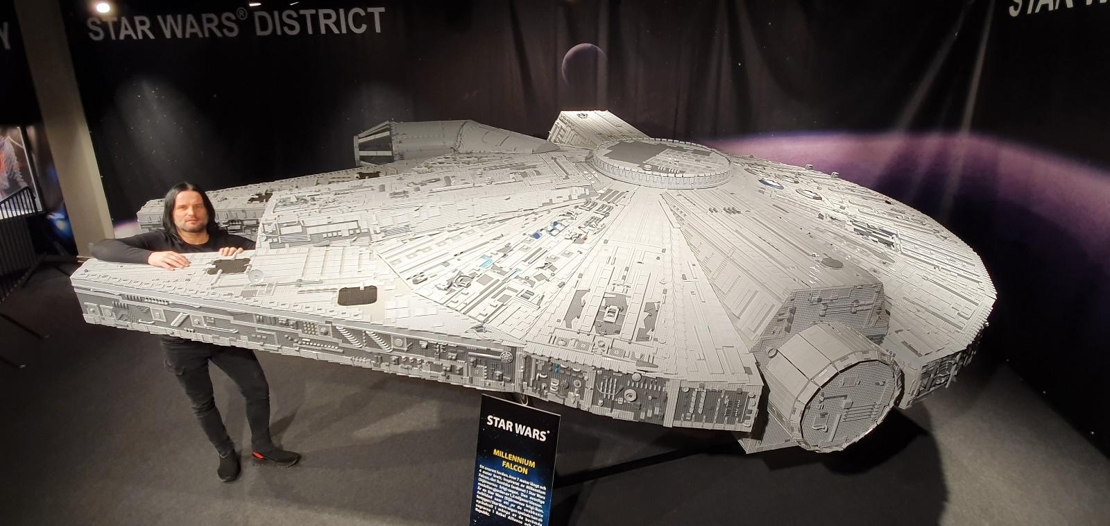 Zdjęcie w galerii na portalu naszraciborz.pl: Supermodel inspirowany Sokołem Millenium wylądował w Gliwicach wiadomości z regionu