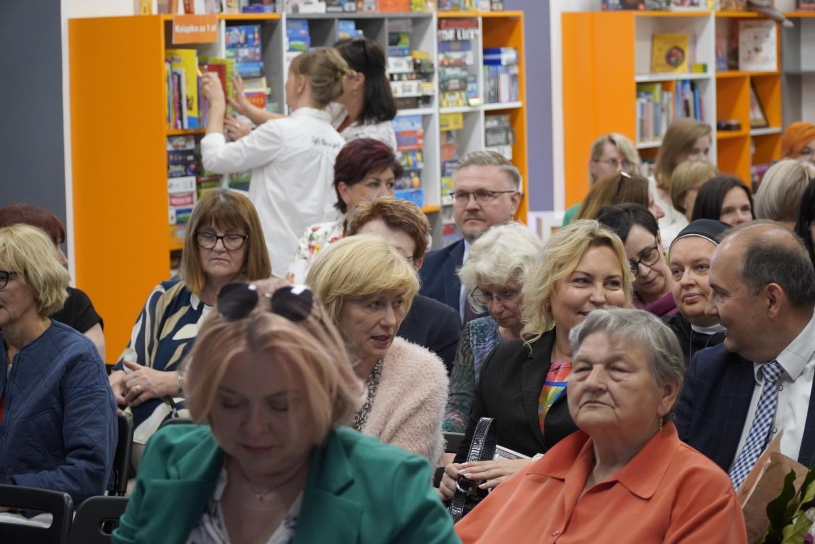 Zdjęcie w galerii na portalu naszraciborz.pl: Raciborscy bibliotekarze świętowali wiadomości z regionu