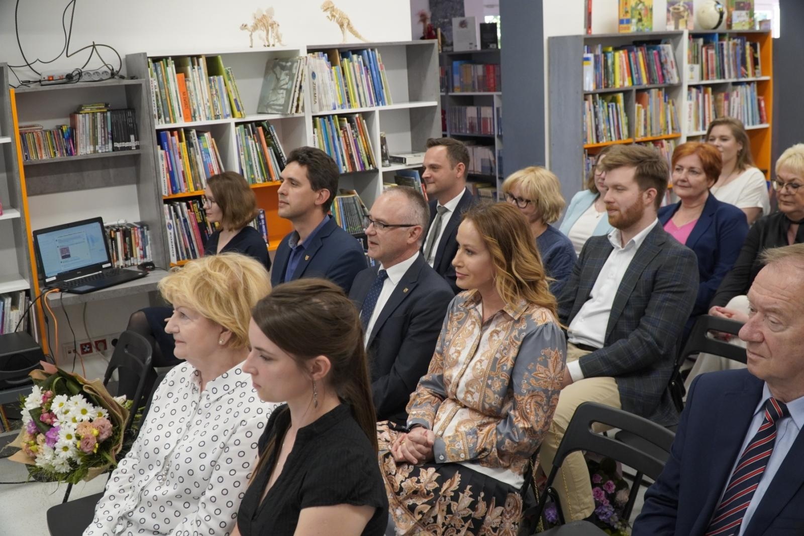 Zdjęcie w galerii na portalu naszraciborz.pl: Raciborscy bibliotekarze świętowali wiadomości z regionu