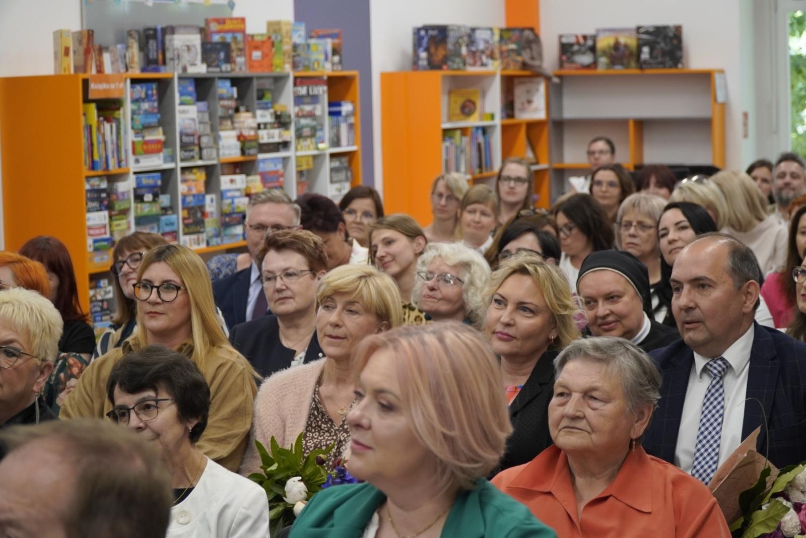 Zdjęcie w galerii na portalu naszraciborz.pl: Raciborscy bibliotekarze świętowali wiadomości z regionu