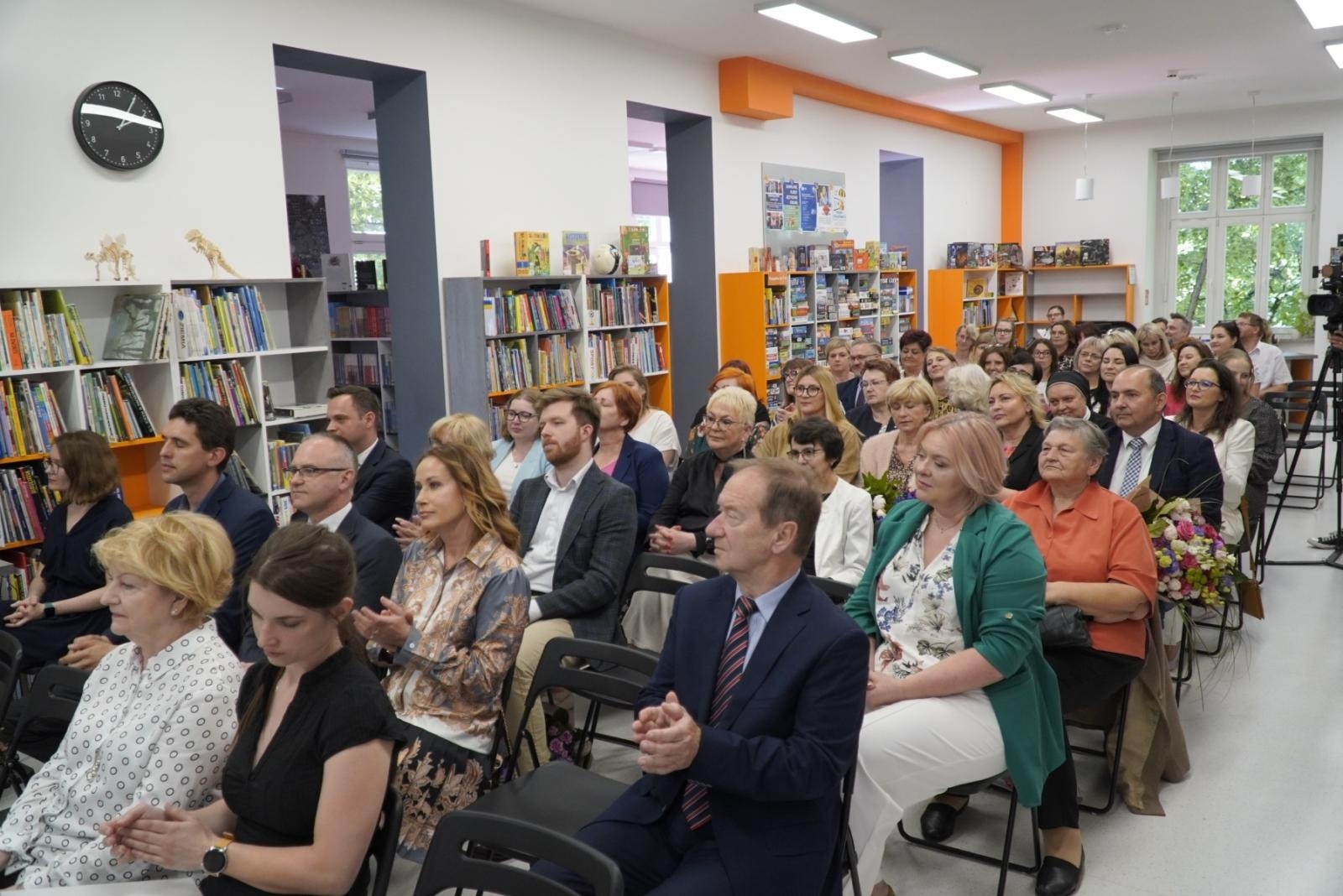 Zdjęcie w galerii na portalu naszraciborz.pl: Raciborscy bibliotekarze świętowali wiadomości z regionu