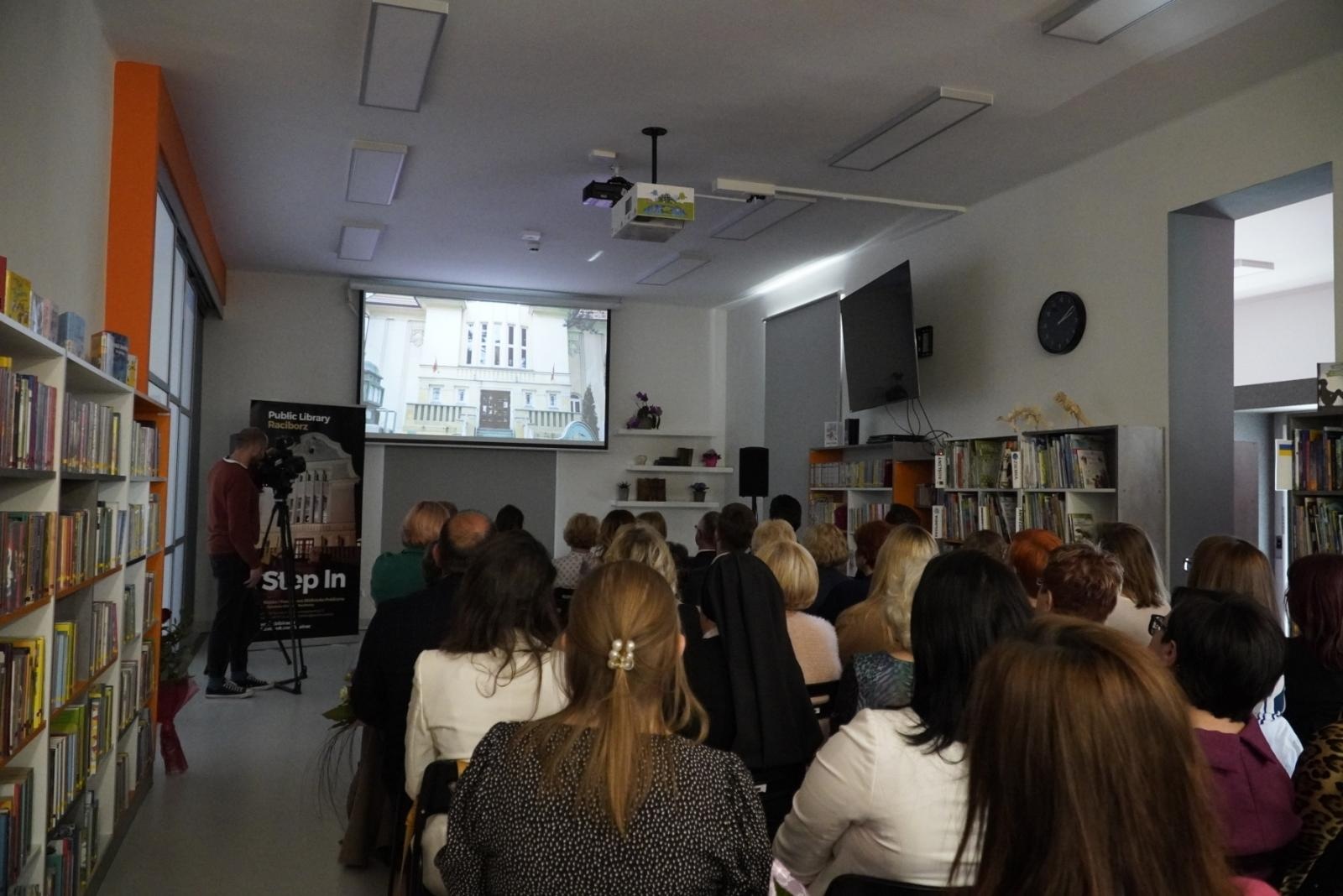 Zdjęcie w galerii na portalu naszraciborz.pl: Raciborscy bibliotekarze świętowali wiadomości z regionu