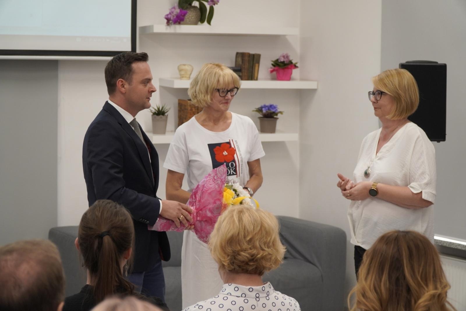 Zdjęcie w galerii na portalu naszraciborz.pl: Raciborscy bibliotekarze świętowali wiadomości z regionu