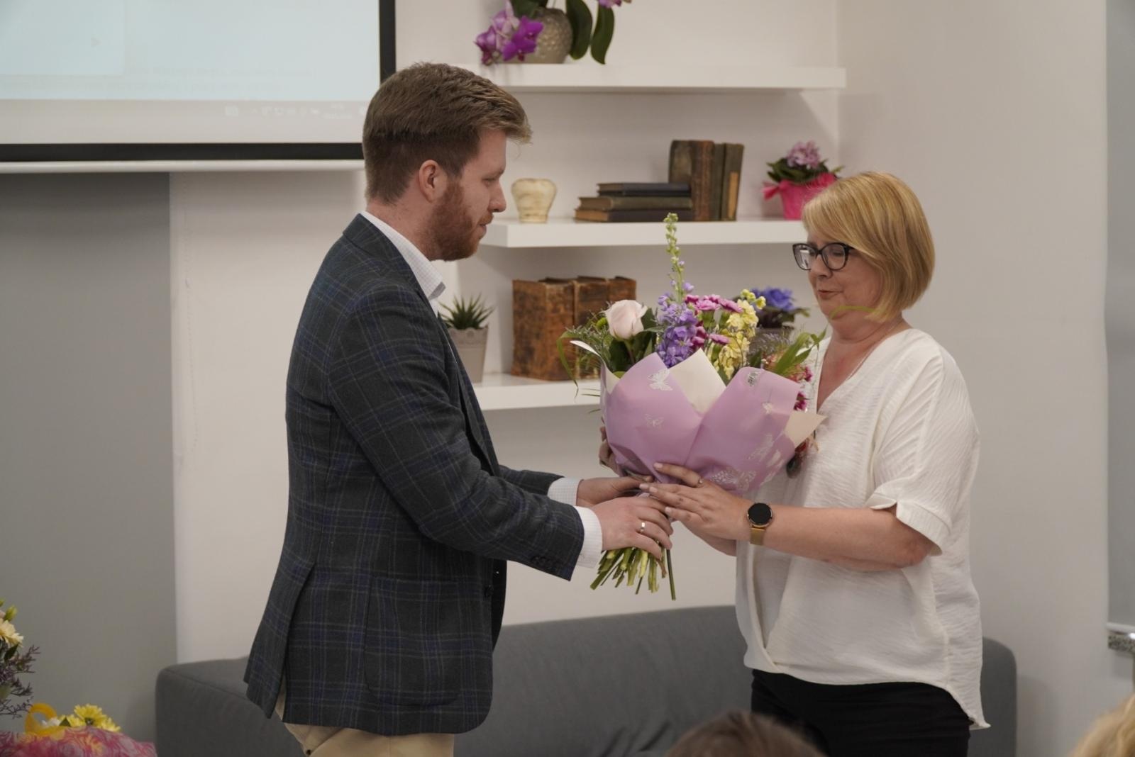 Zdjęcie w galerii na portalu naszraciborz.pl: Raciborscy bibliotekarze świętowali wiadomości z regionu