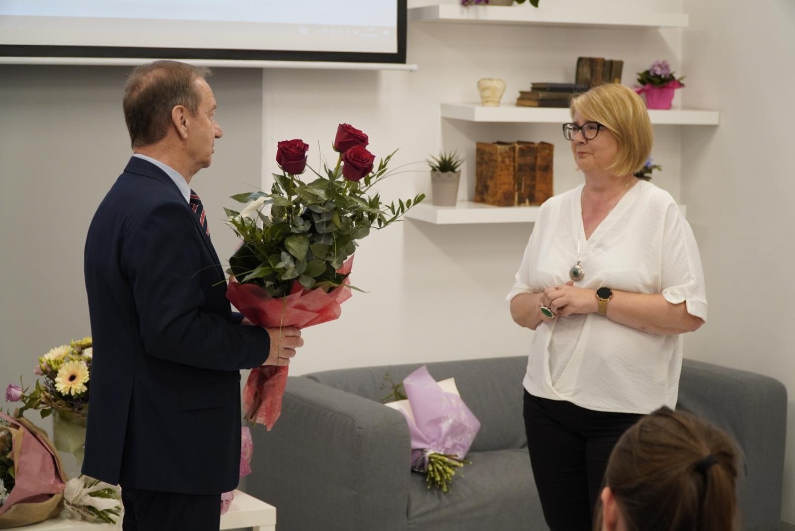 Zdjęcie w galerii na portalu naszraciborz.pl: Raciborscy bibliotekarze świętowali wiadomości z regionu