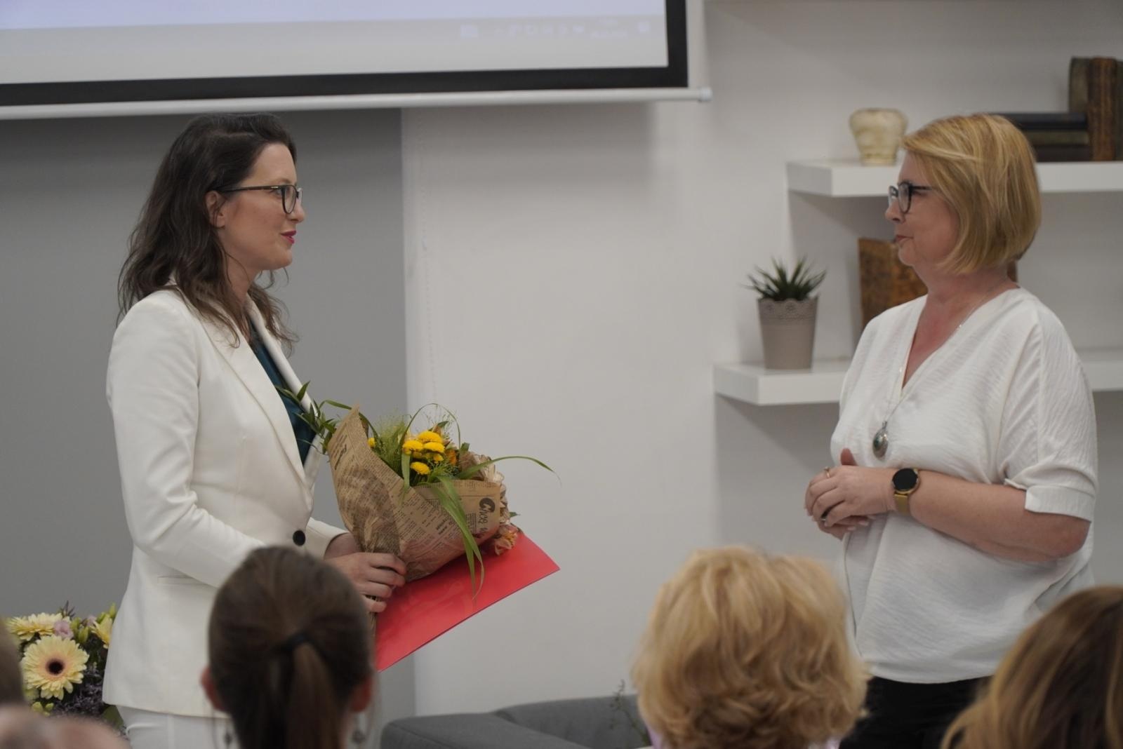 Zdjęcie w galerii na portalu naszraciborz.pl: Raciborscy bibliotekarze świętowali wiadomości z regionu