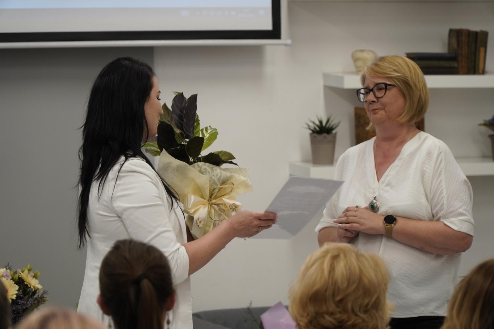 Zdjęcie w galerii na portalu naszraciborz.pl: Raciborscy bibliotekarze świętowali wiadomości z regionu