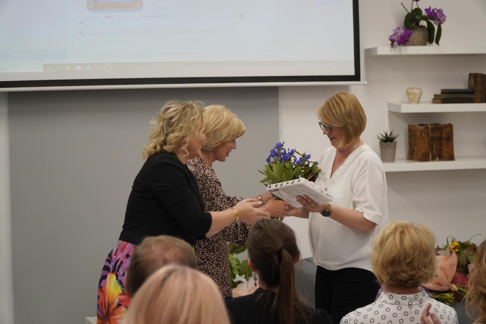 Zdjęcie w galerii na portalu naszraciborz.pl: Raciborscy bibliotekarze świętowali wiadomości z regionu