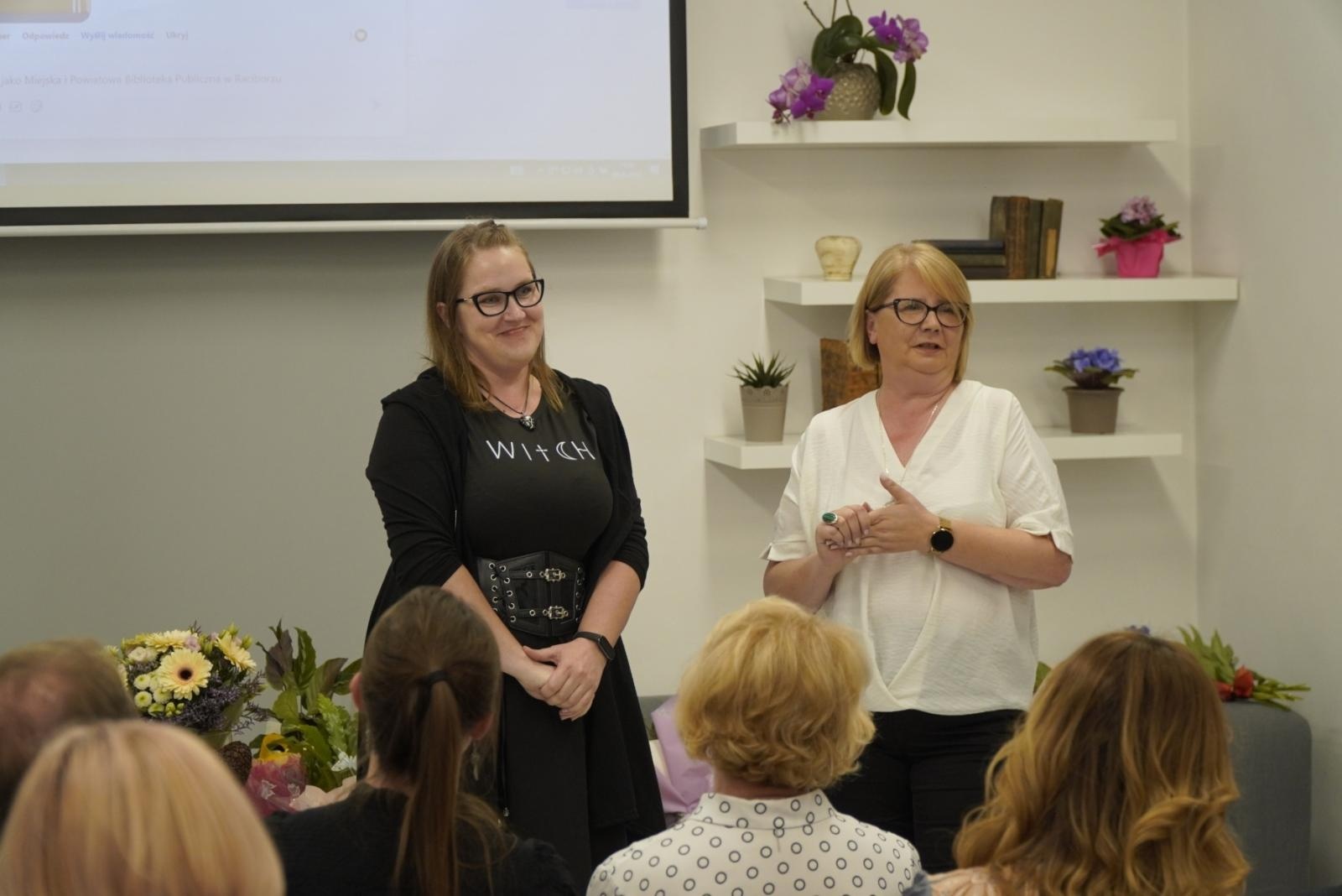 Zdjęcie w galerii na portalu naszraciborz.pl: Raciborscy bibliotekarze świętowali wiadomości z regionu
