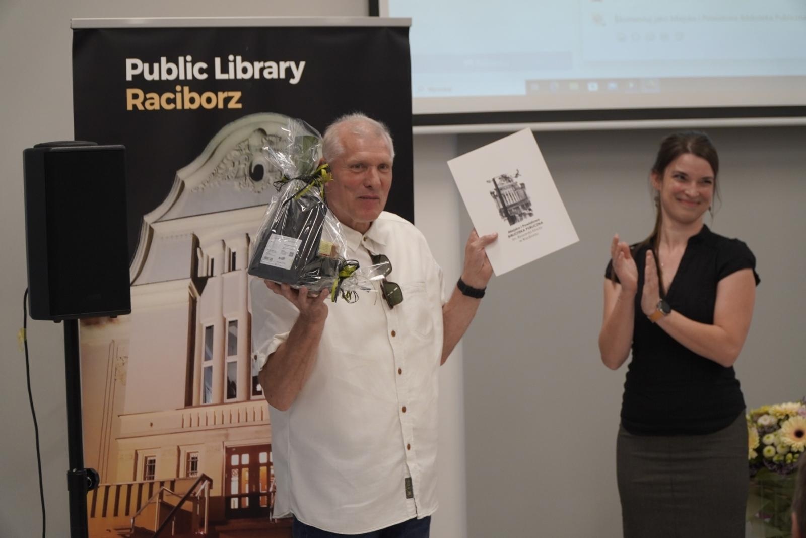 Zdjęcie w galerii na portalu naszraciborz.pl: Raciborscy bibliotekarze świętowali wiadomości z regionu