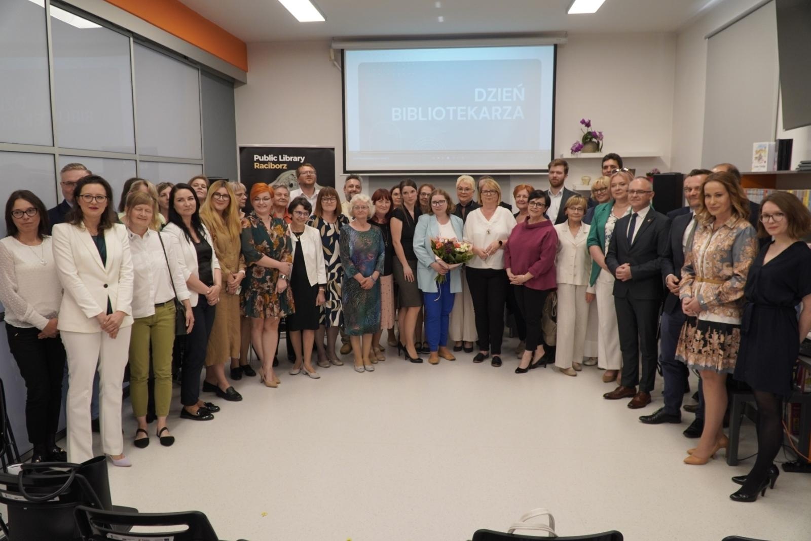 Zdjęcie w galerii na portalu naszraciborz.pl: Raciborscy bibliotekarze świętowali wiadomości z regionu