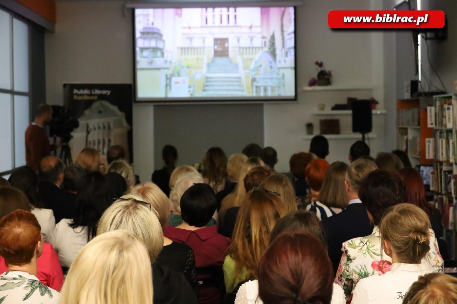 Zdjęcie w galerii na portalu naszraciborz.pl: Raciborscy bibliotekarze świętowali wiadomości z regionu