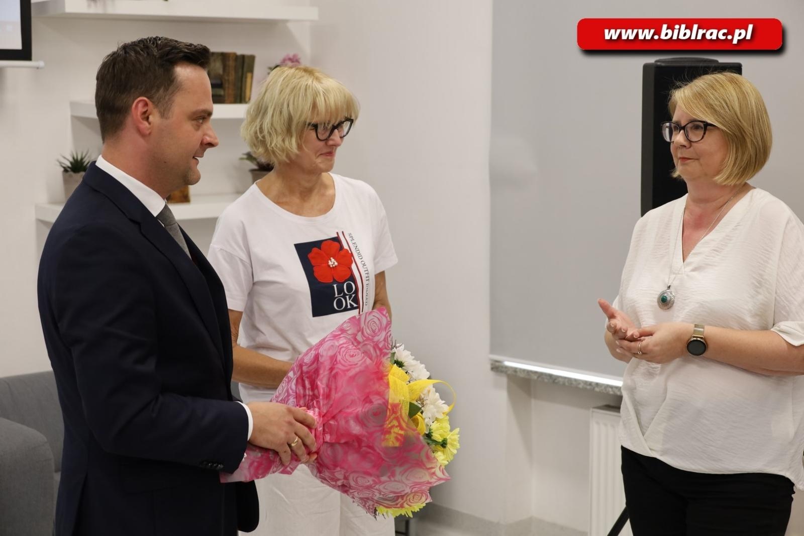 Zdjęcie w galerii na portalu naszraciborz.pl: Raciborscy bibliotekarze świętowali wiadomości z regionu