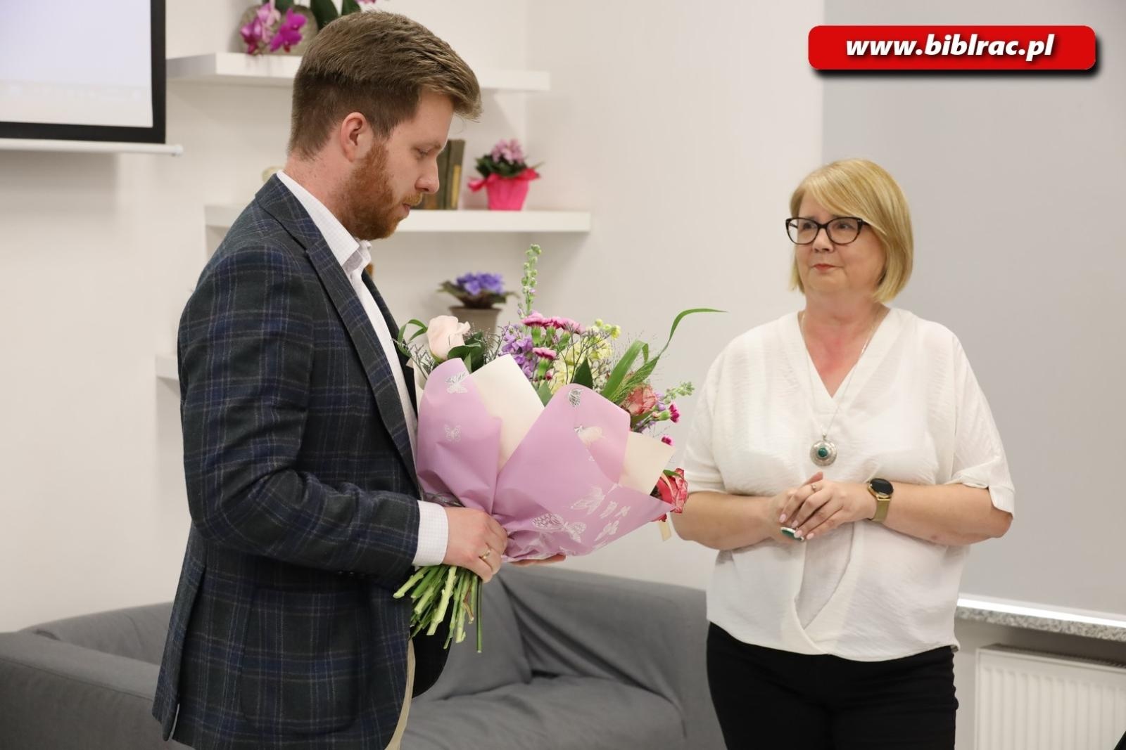 Zdjęcie w galerii na portalu naszraciborz.pl: Raciborscy bibliotekarze świętowali wiadomości z regionu