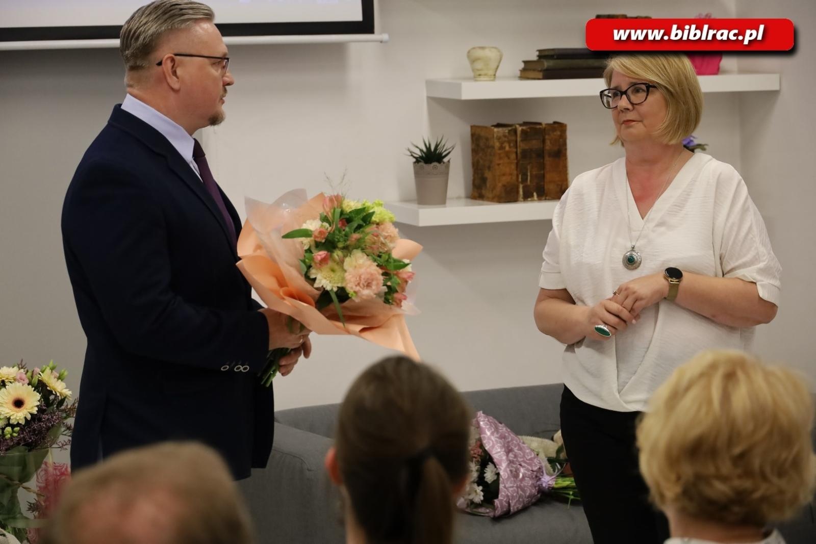 Zdjęcie w galerii na portalu naszraciborz.pl: Raciborscy bibliotekarze świętowali wiadomości z regionu