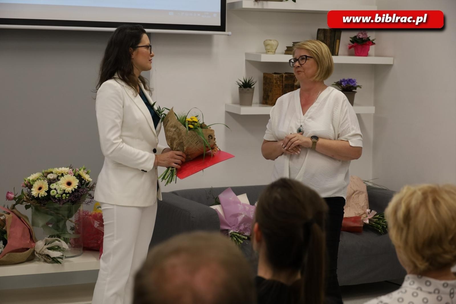 Zdjęcie w galerii na portalu naszraciborz.pl: Raciborscy bibliotekarze świętowali wiadomości z regionu