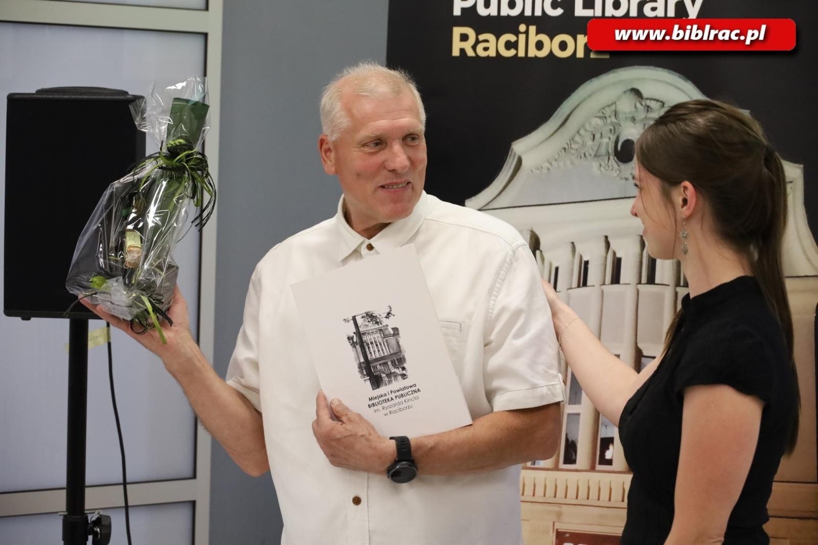 Zdjęcie w galerii na portalu naszraciborz.pl: Raciborscy bibliotekarze świętowali wiadomości z regionu