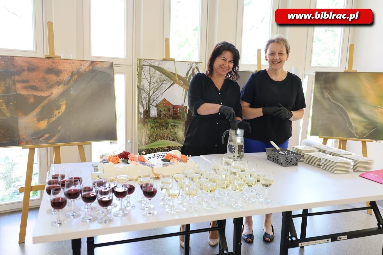 Zdjęcie w galerii na portalu naszraciborz.pl: Raciborscy bibliotekarze świętowali wiadomości z regionu