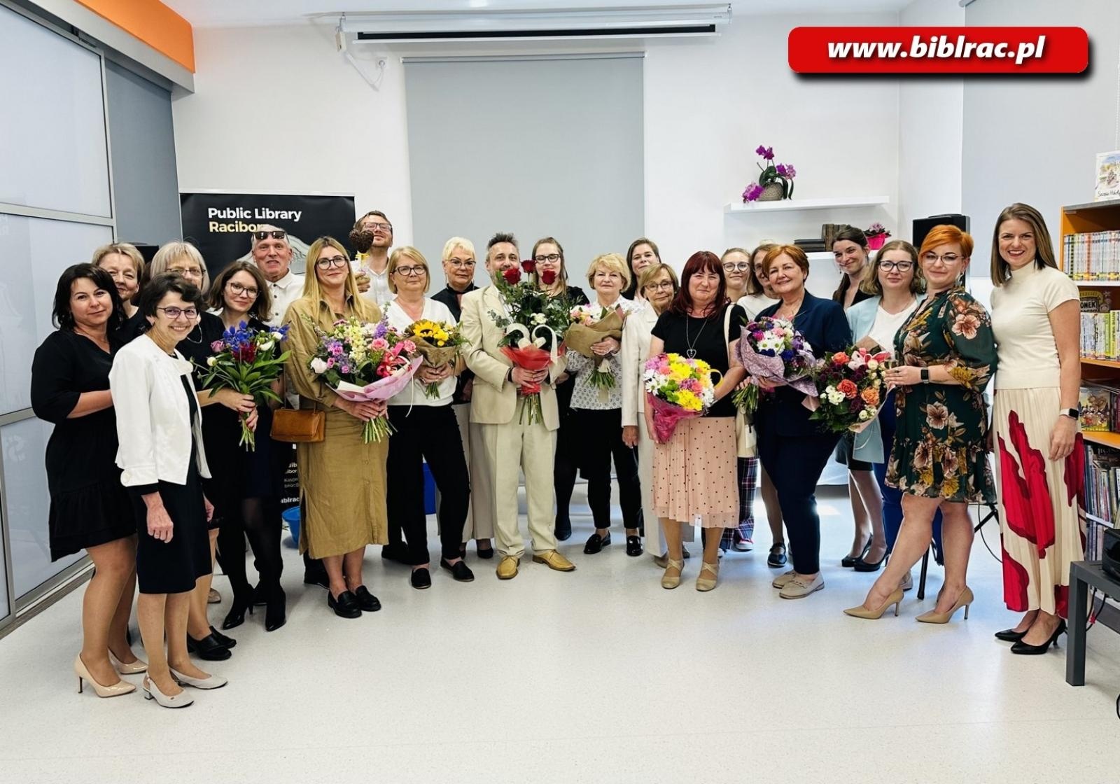 Zdjęcie w galerii na portalu naszraciborz.pl: Raciborscy bibliotekarze świętowali wiadomości z regionu