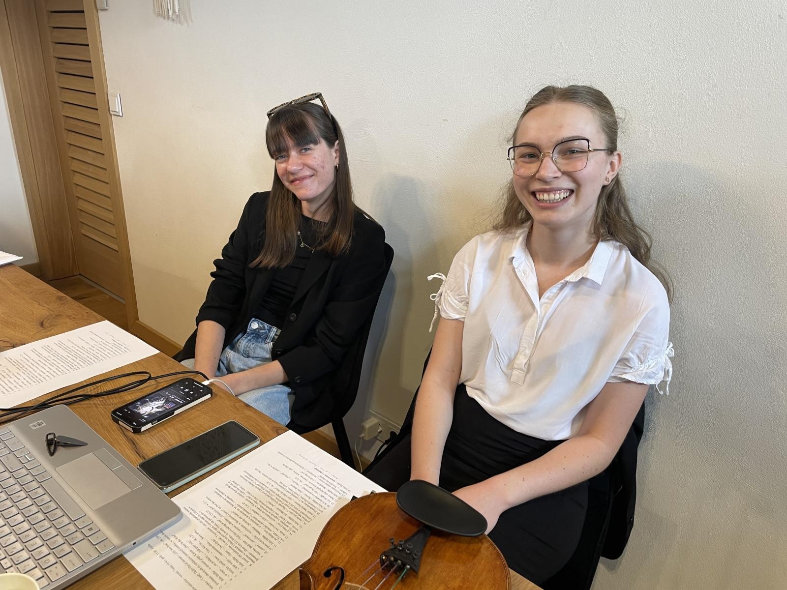 Zdjęcie w galerii na portalu naszraciborz.pl: W szarość dnia. Aleksander Pordzik zaprezentował nowy tomik poezji wiadomości z regionu