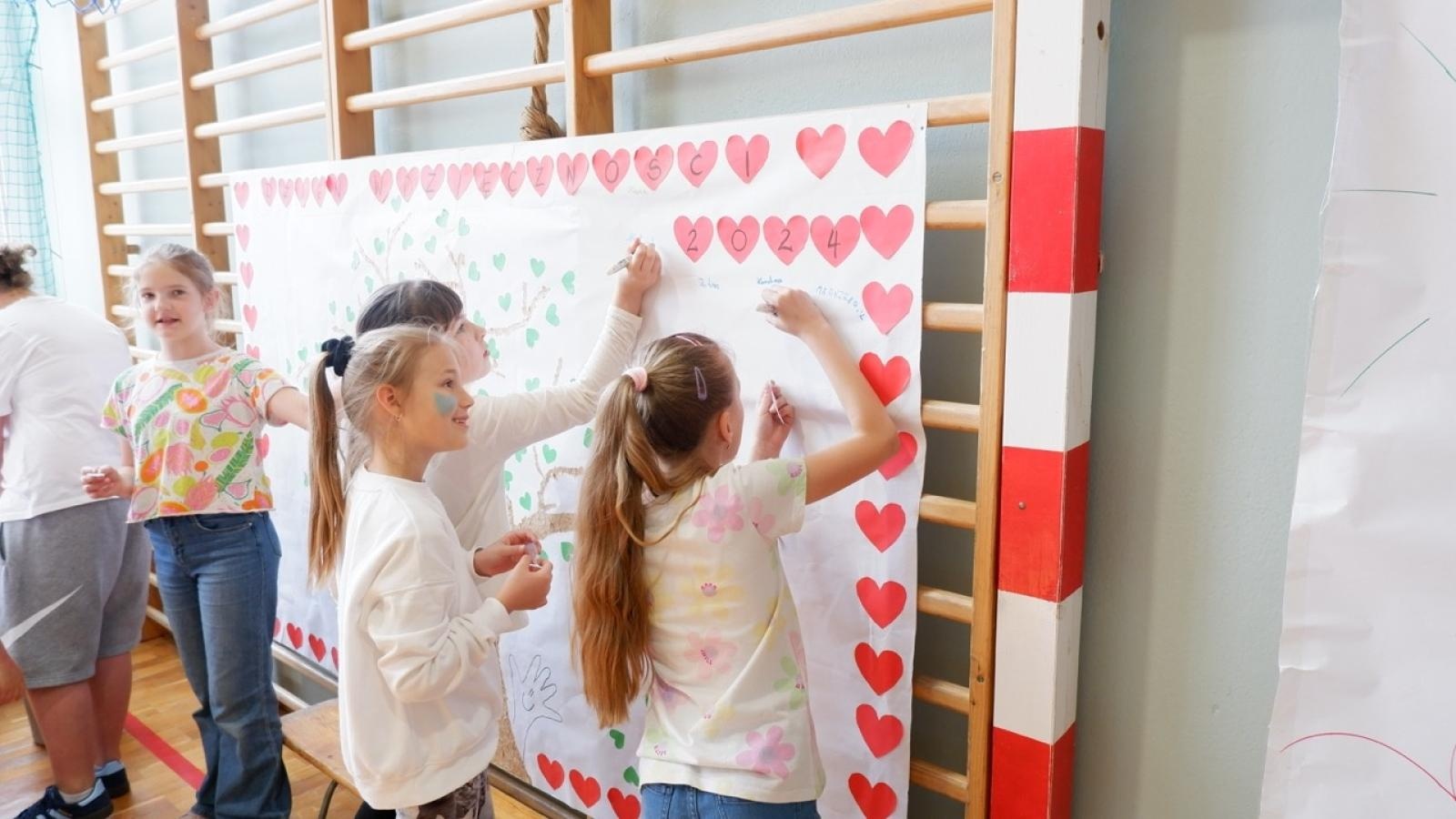 Zdjęcie w galerii na portalu naszraciborz.pl: Szkolny Dzień Wdzięczności w Bieńkowicach wiadomości z regionu