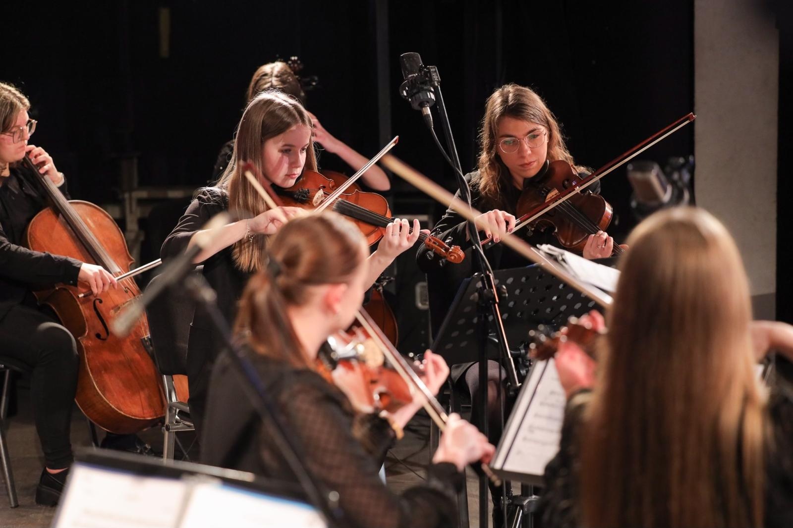 Zdjęcie w galerii na portalu naszraciborz.pl: Wyjątkowy Koncert Muzyki Filmowej. Orkiestry RCK i chór Bel Canto wystąpią razem na jednej scenie wiadomości z regionu