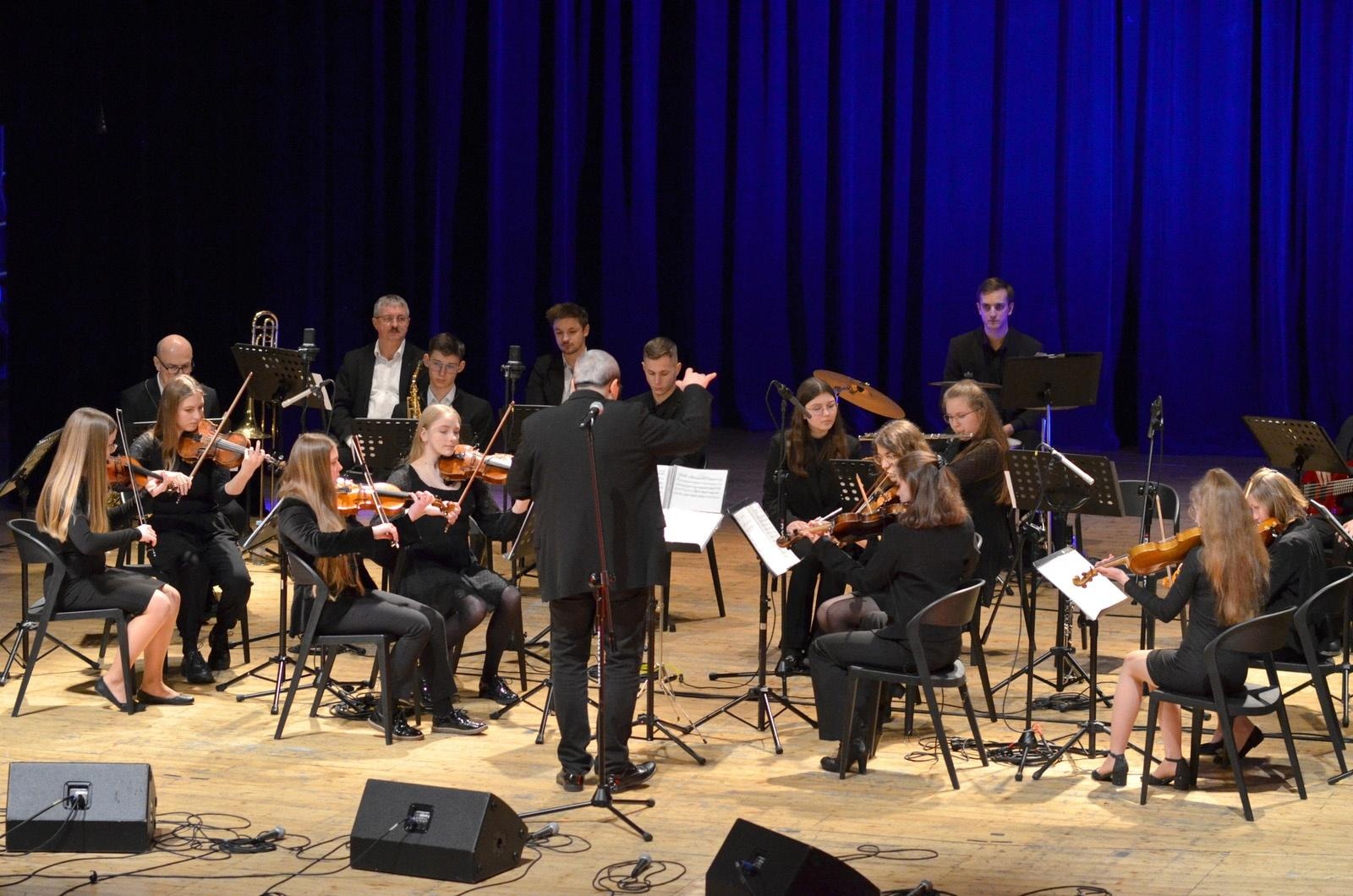 Zdjęcie w galerii na portalu naszraciborz.pl: Wyjątkowy Koncert Muzyki Filmowej. Orkiestry RCK i chór Bel Canto wystąpią razem na jednej scenie wiadomości z regionu